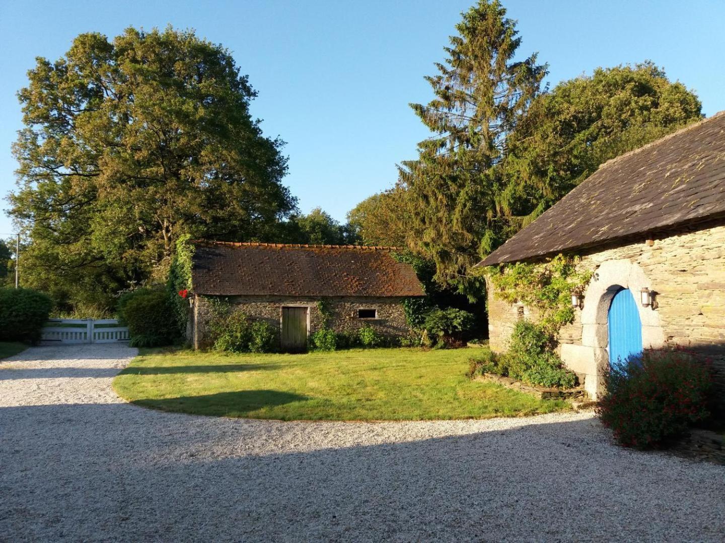 Bed and Breakfast Le Parfum Des Fleurs Plussulien Exterior foto